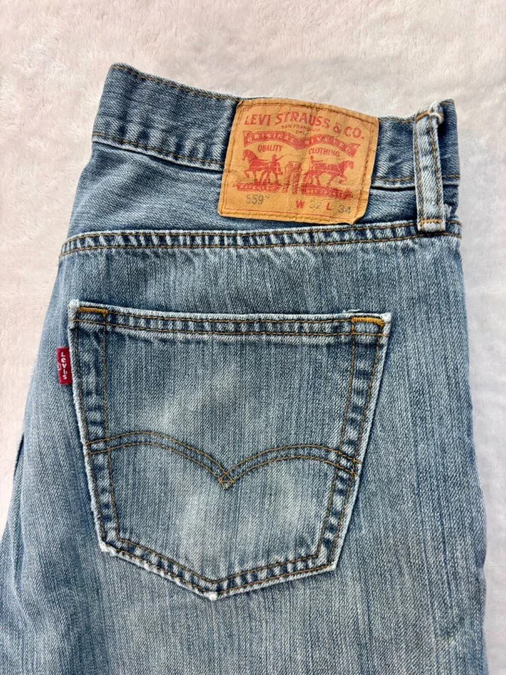 Levi's Men's Blue Jeans --- Straight Leg --- Size: 32 x 34 --- Great Condition!!